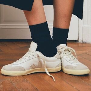 VEJA WOMEN'S VOLLEY LEATHER WHITE/NATURAL SIZE 8